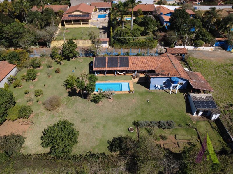 Chácara em condomínio com piscina aquecida e geração de energia em São Roque!