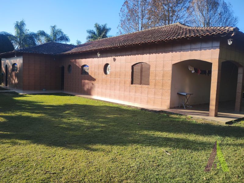Chácara em Roteiro do Vinho, SÃO ROQUE - Chácara na beira da pista do roteiro do vinho de São Roque!