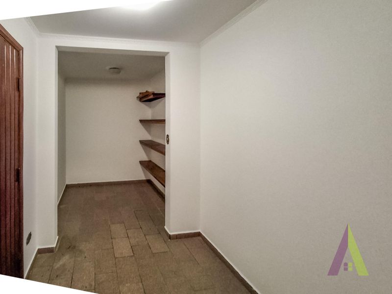 Condomínio em Vila Marques, SÃO ROQUE - Sobrado de Alto Padrão com Atelier Avarandado e Linda Vista no Coração de São Roque! - Foto 16