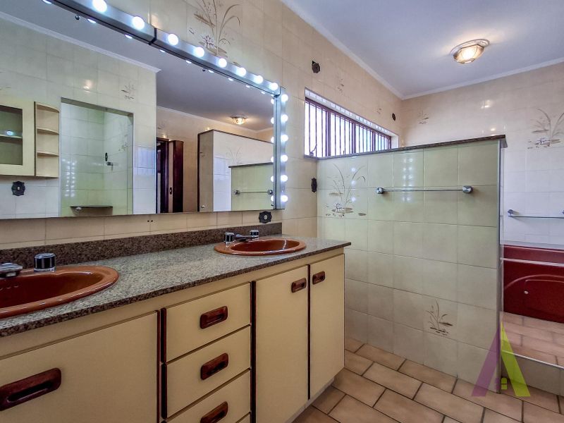 Condomínio em Vila Marques, SÃO ROQUE - Sobrado de Alto Padrão com Atelier Avarandado e Linda Vista no Coração de São Roque! - Foto 84
