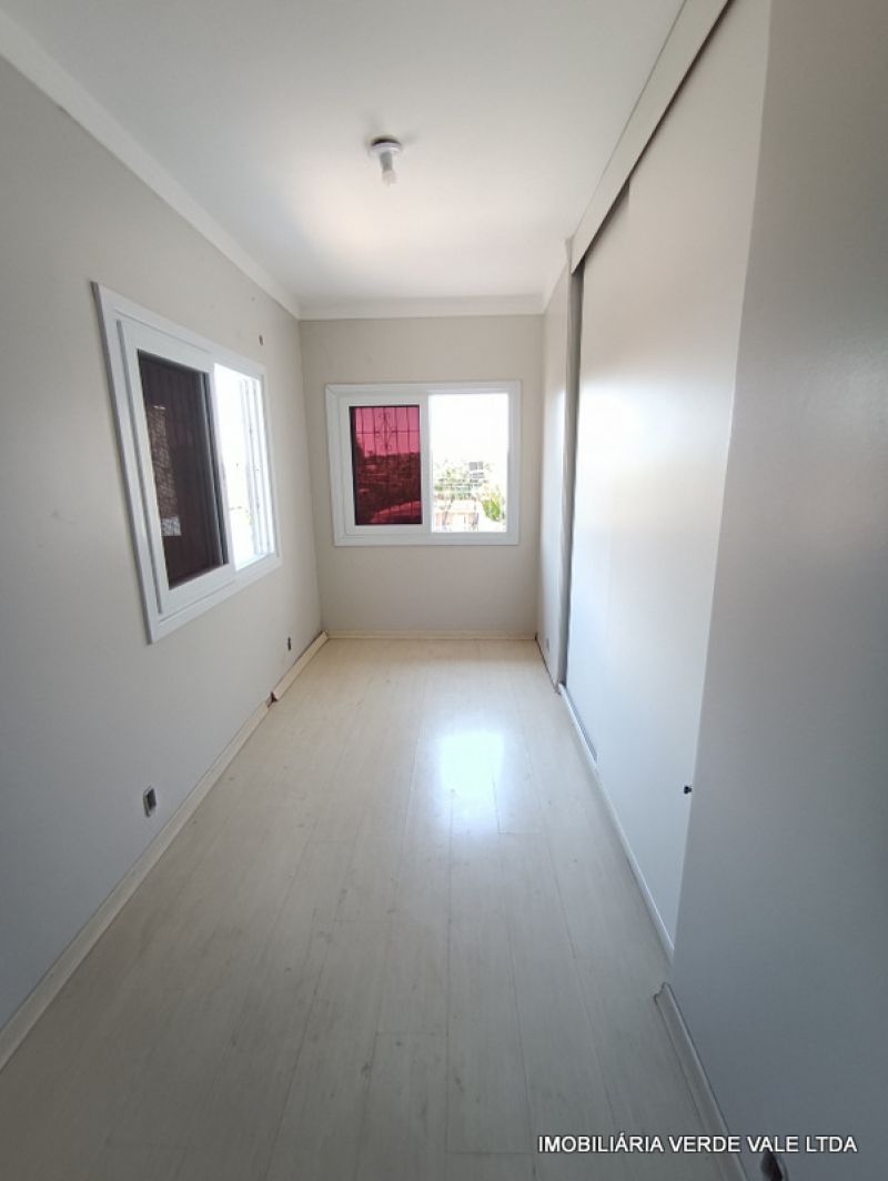 Casa 3D  no bairro RUBEM BERTA em PORTO ALEGRE