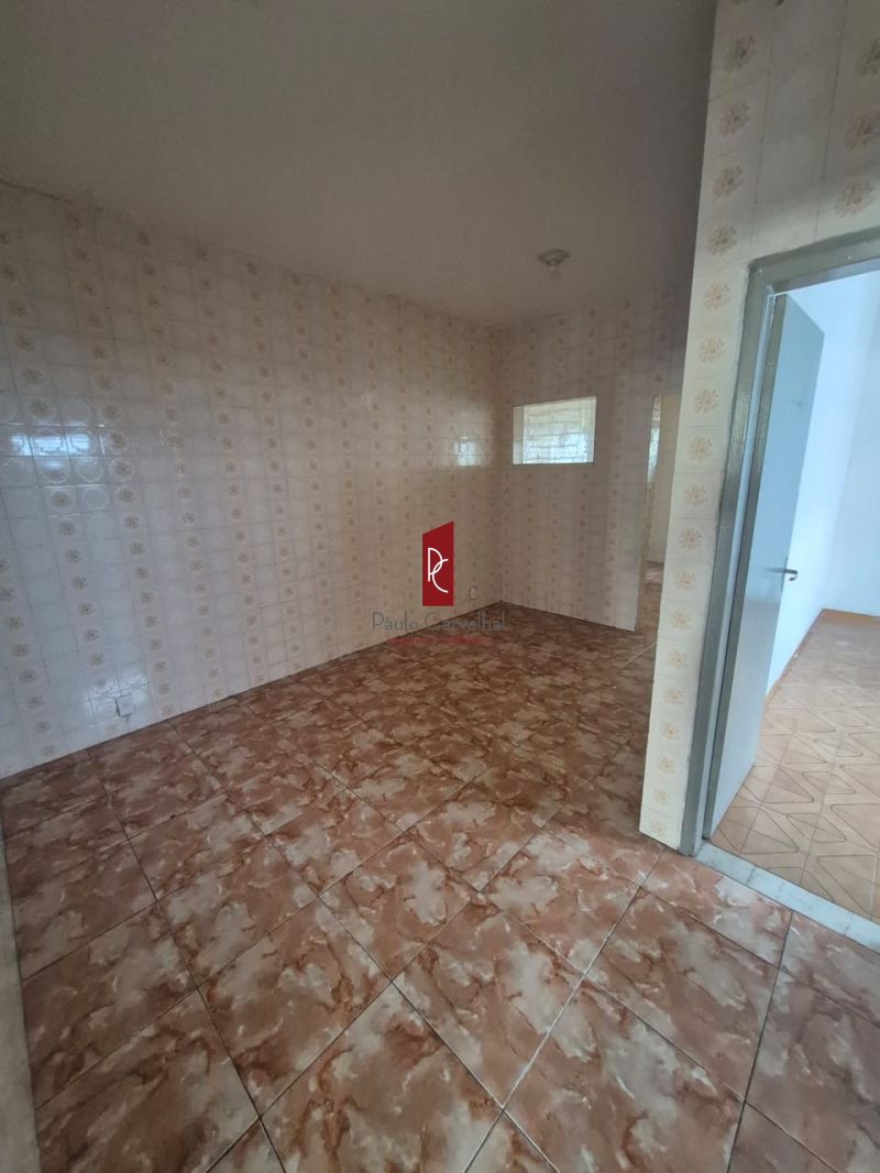 ALUGO ÃTIMA casa de 2Qrtos + 87m2 - BrÃ¡s de Pina