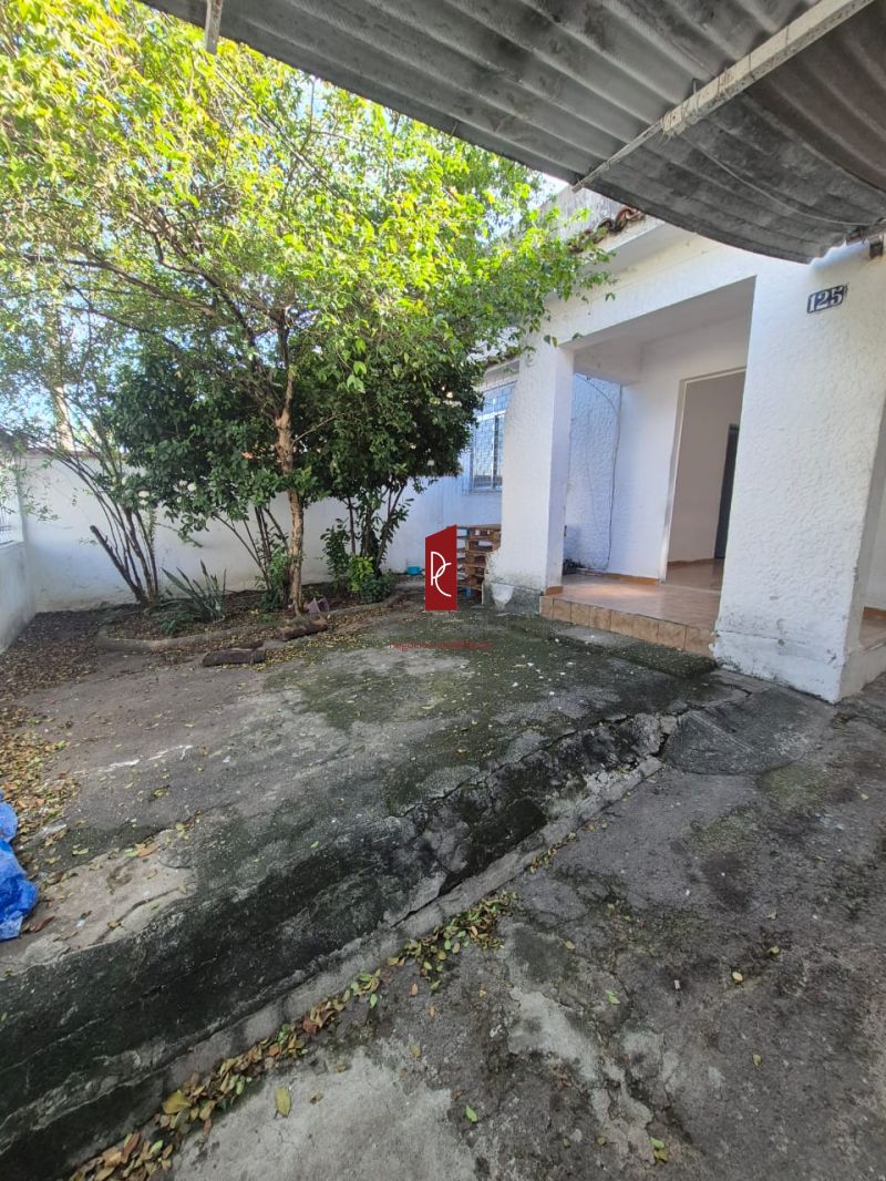 ALUGO ÃTIMA casa de 2Qrtos + 87m2 - BrÃ¡s de Pina