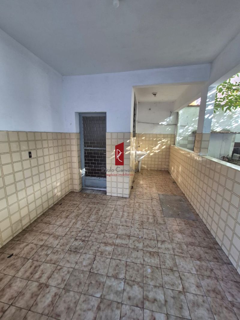 ALUGO ÃTIMA casa de 2Qrtos + 87m2 - BrÃ¡s de Pina