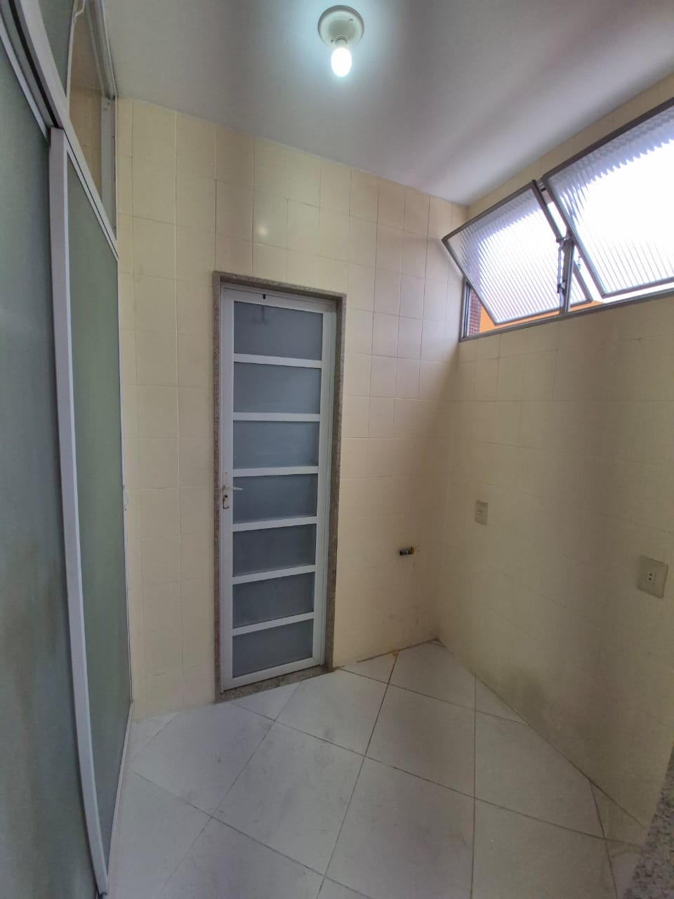 ÓTIMA COBERTURA ALUGANDO 3 Qtos, 140m² + DEP completa - Vila da Penha