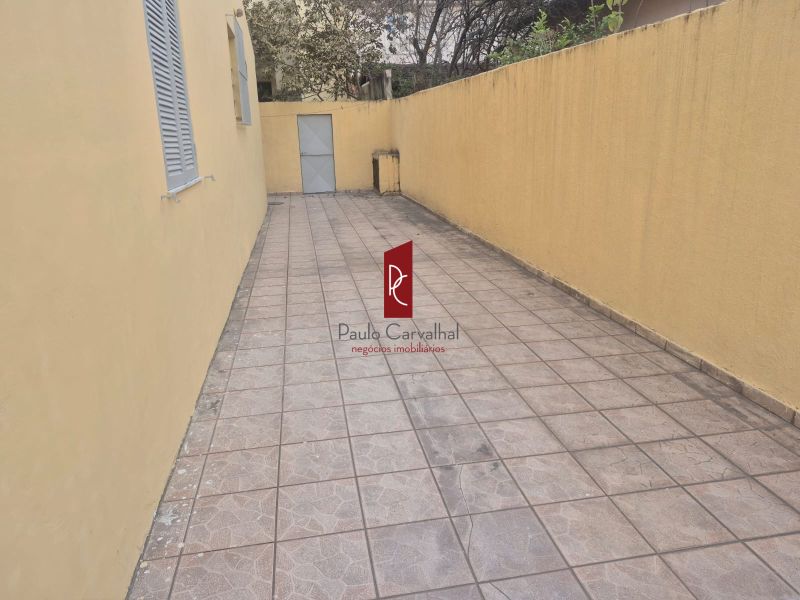 Casa EspaÃ§osa de Esquina com Excelente LocalizaÃ§Ã£o!