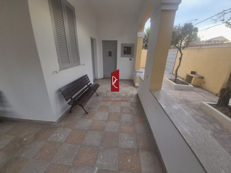 Casa EspaÃ§osa de Esquina com Excelente LocalizaÃ§Ã£o!