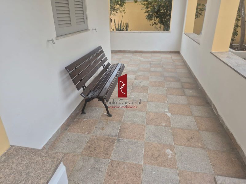 Casa EspaÃ§osa de Esquina com Excelente LocalizaÃ§Ã£o!