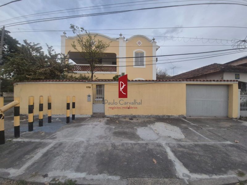 Casa EspaÃ§osa de Esquina com Excelente LocalizaÃ§Ã£o!
