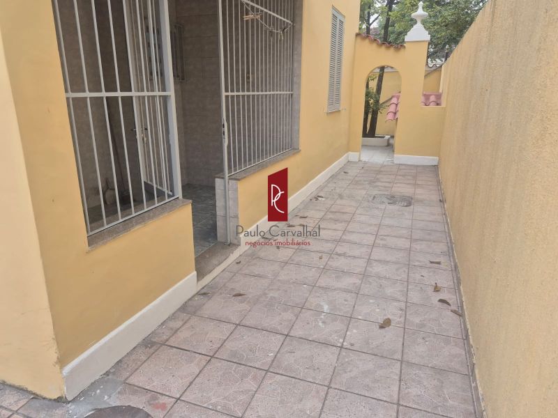 Casa EspaÃ§osa de Esquina com Excelente LocalizaÃ§Ã£o!
