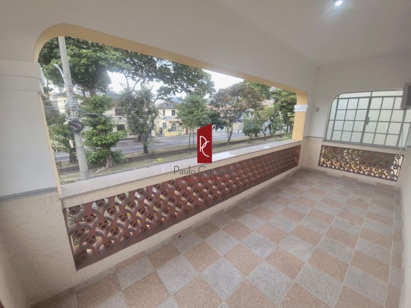 Casa EspaÃ§osa de Esquina com Excelente LocalizaÃ§Ã£o!
