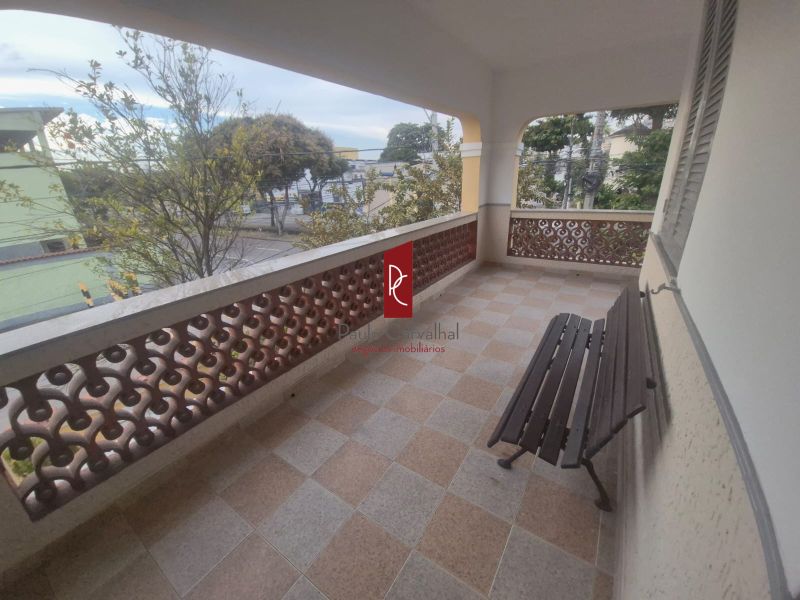Casa EspaÃ§osa de Esquina com Excelente LocalizaÃ§Ã£o!
