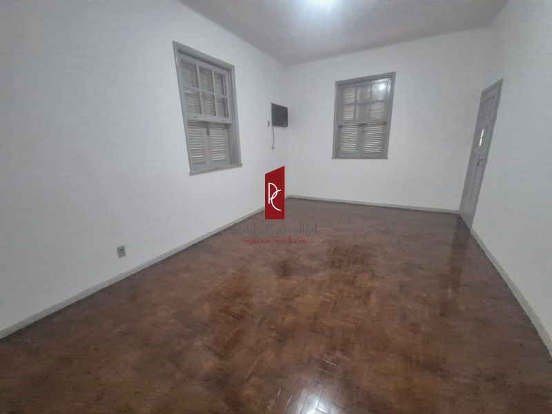 Casa EspaÃ§osa de Esquina com Excelente LocalizaÃ§Ã£o!