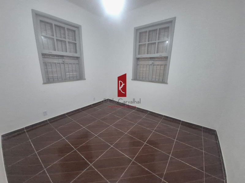 Casa EspaÃ§osa de Esquina com Excelente LocalizaÃ§Ã£o!