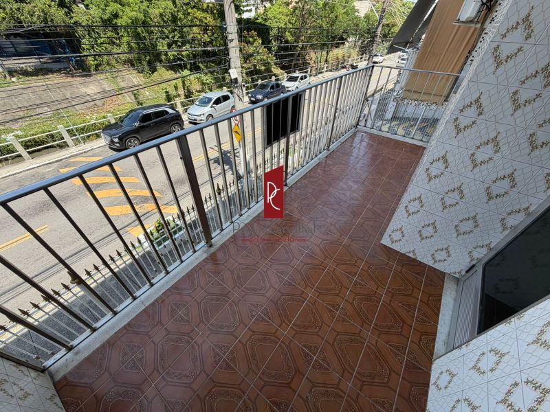 Aluga-se Apartamento 2 Quartos - Primeiro Andar -Excelente Localização!