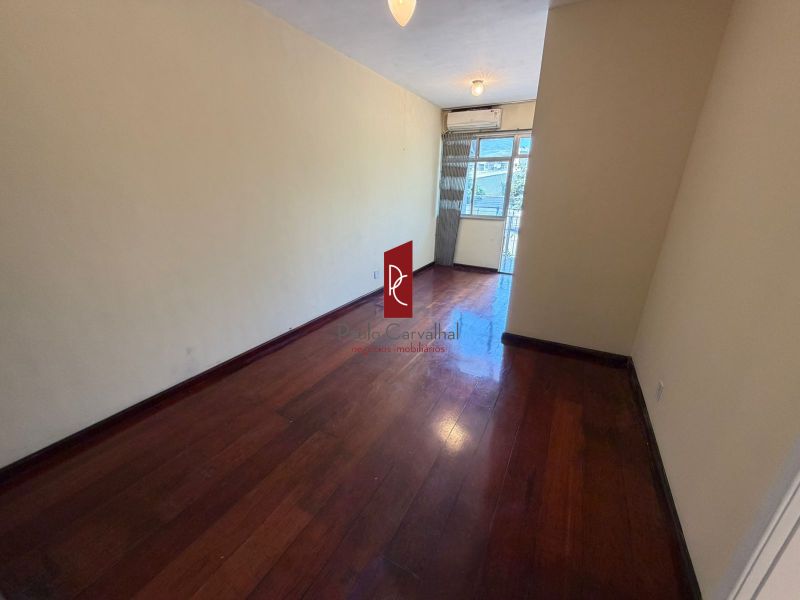 Aluga-se Apartamento 2 Quartos - Primeiro Andar -Excelente Localização!