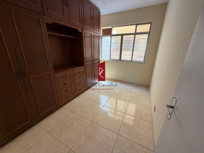 Aluga-se Apartamento 2 Quartos - Primeiro Andar -Excelente Localização!