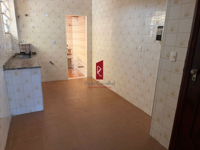 Aluga-se Apartamento 2 Quartos - Primeiro Andar -Excelente Localização!