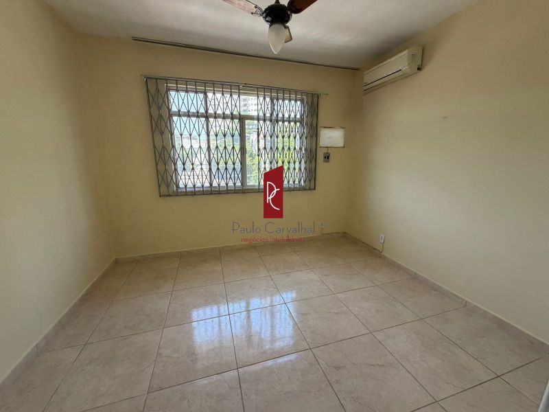 Aluga-se Apartamento 2 Quartos - Primeiro Andar -Excelente Localização!