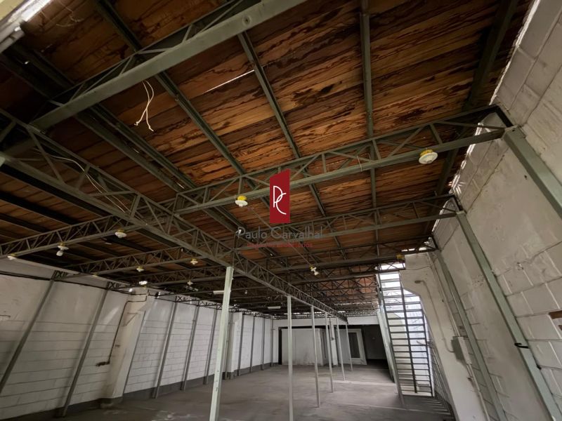 Excelente Galpão, colado com a  Av. Brasil