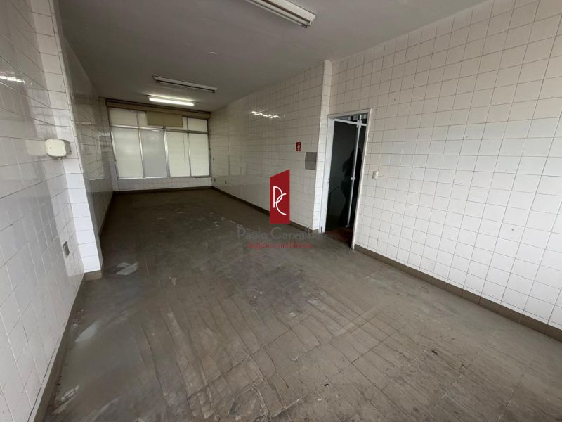 Excelente Galpão, colado com a  Av. Brasil