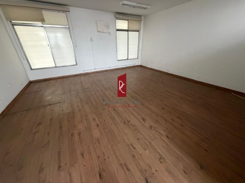 Excelente Galpão, colado com a  Av. Brasil