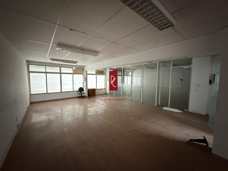 Excelente Galpão, colado com a  Av. Brasil