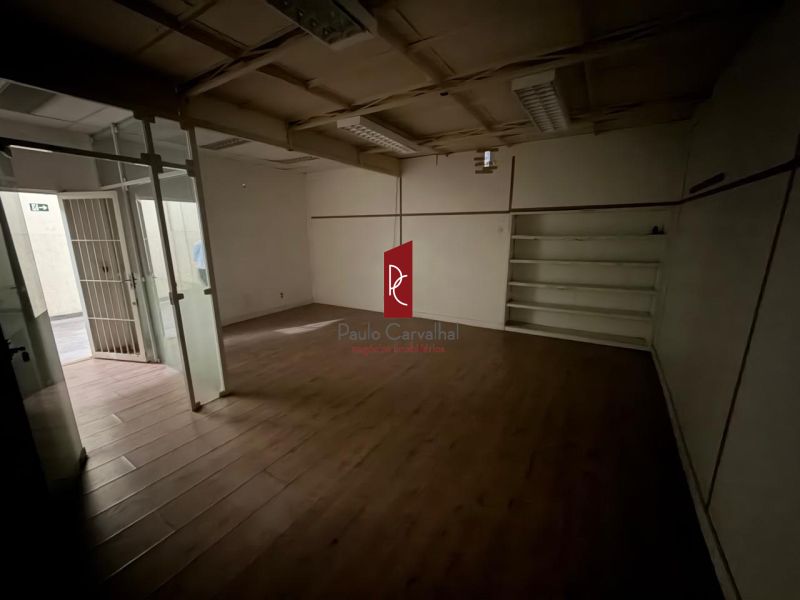 Excelente Galpão, colado com a  Av. Brasil