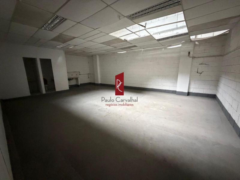 Excelente Galpão, colado com a  Av. Brasil