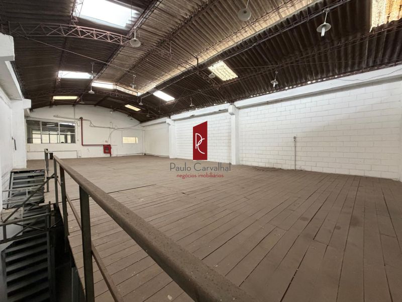 Excelente Galpão, colado com a  Av. Brasil