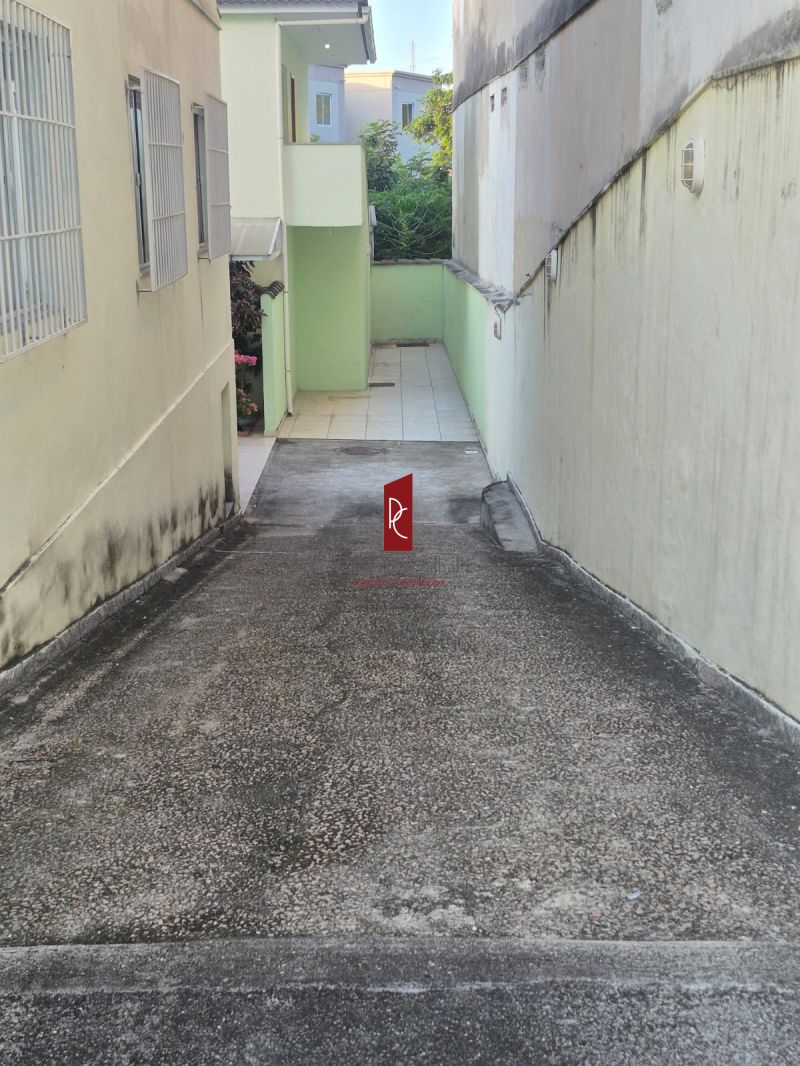 EXCELENTE CASA ALUGANDO, 3 Quartos, 80m2 +  VAGA 