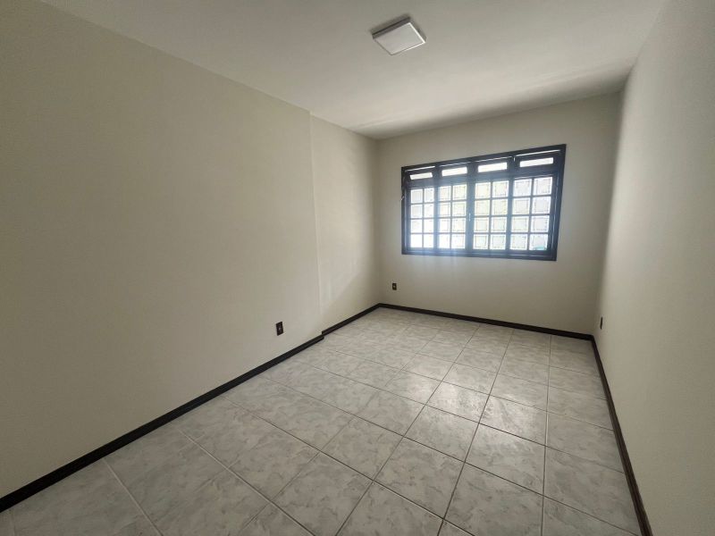 CASA no bairro SESSENTA em VOLTA REDONDA