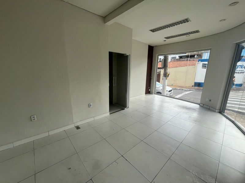 LOJA COMERCIAL no bairro RETIRO em VOLTA REDONDA