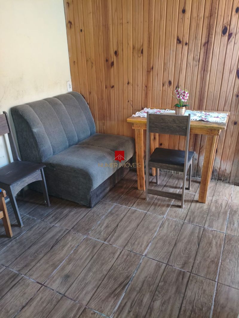 CASA MOBILIADA COM GARAGEM