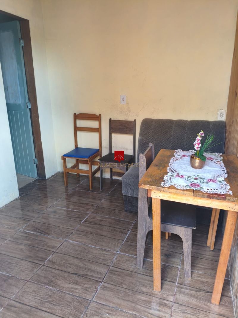 CASA MOBILIADA COM GARAGEM