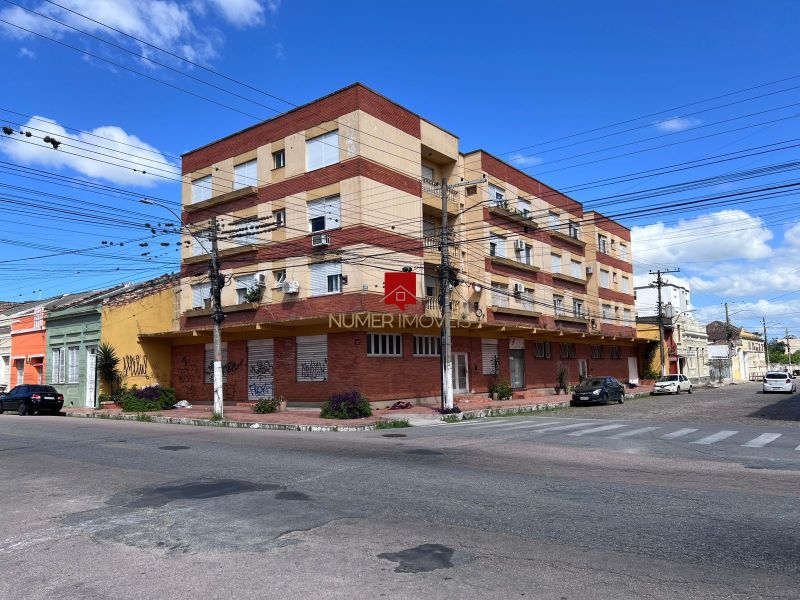 APARTAMENTO CENTRAL COM GARAGEM COBERTA