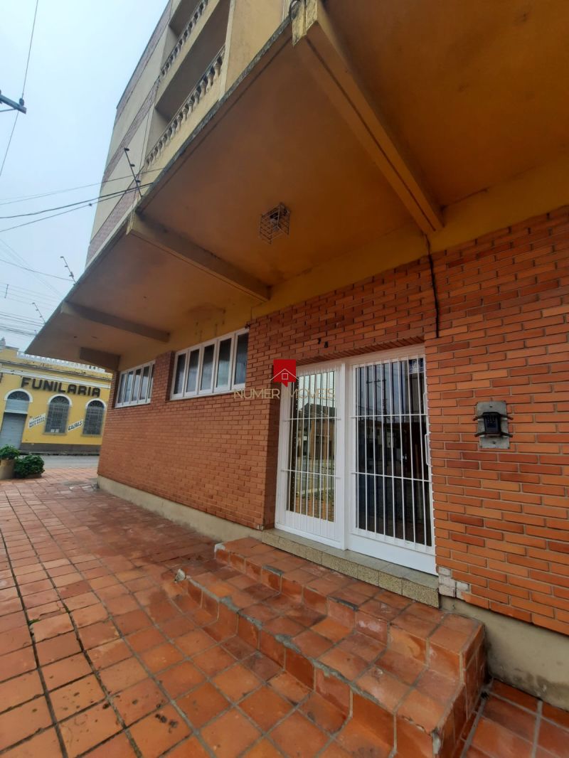 APARTAMENTO CENTRAL COM GARAGEM COBERTA