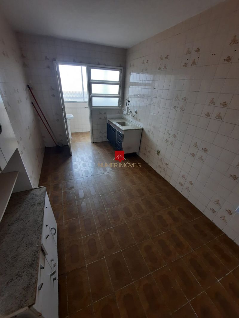 APARTAMENTO CENTRAL COM GARAGEM COBERTA