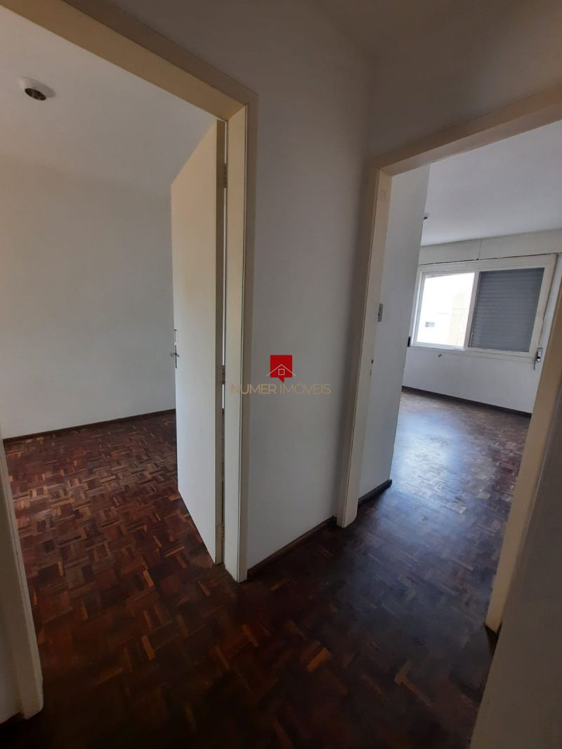 APARTAMENTO CENTRAL COM GARAGEM COBERTA