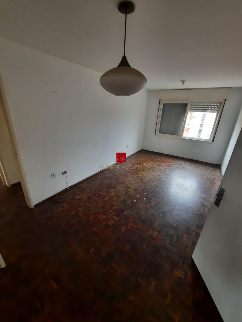 APARTAMENTO CENTRAL COM GARAGEM COBERTA