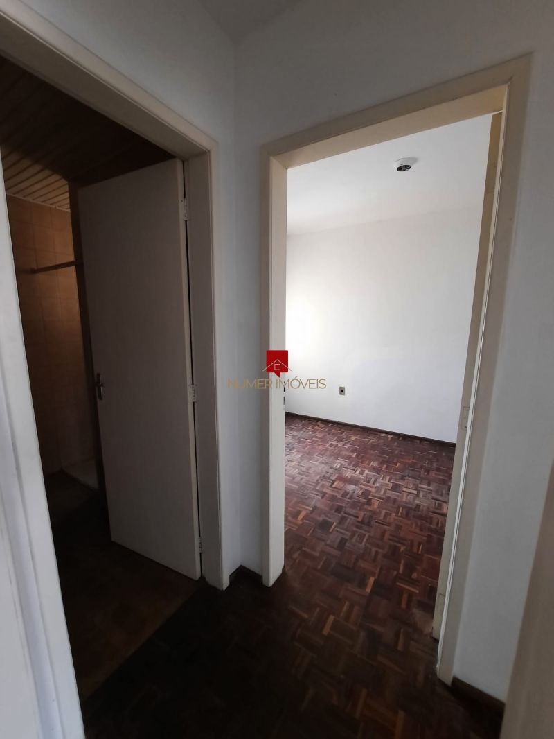 APARTAMENTO CENTRAL COM GARAGEM COBERTA