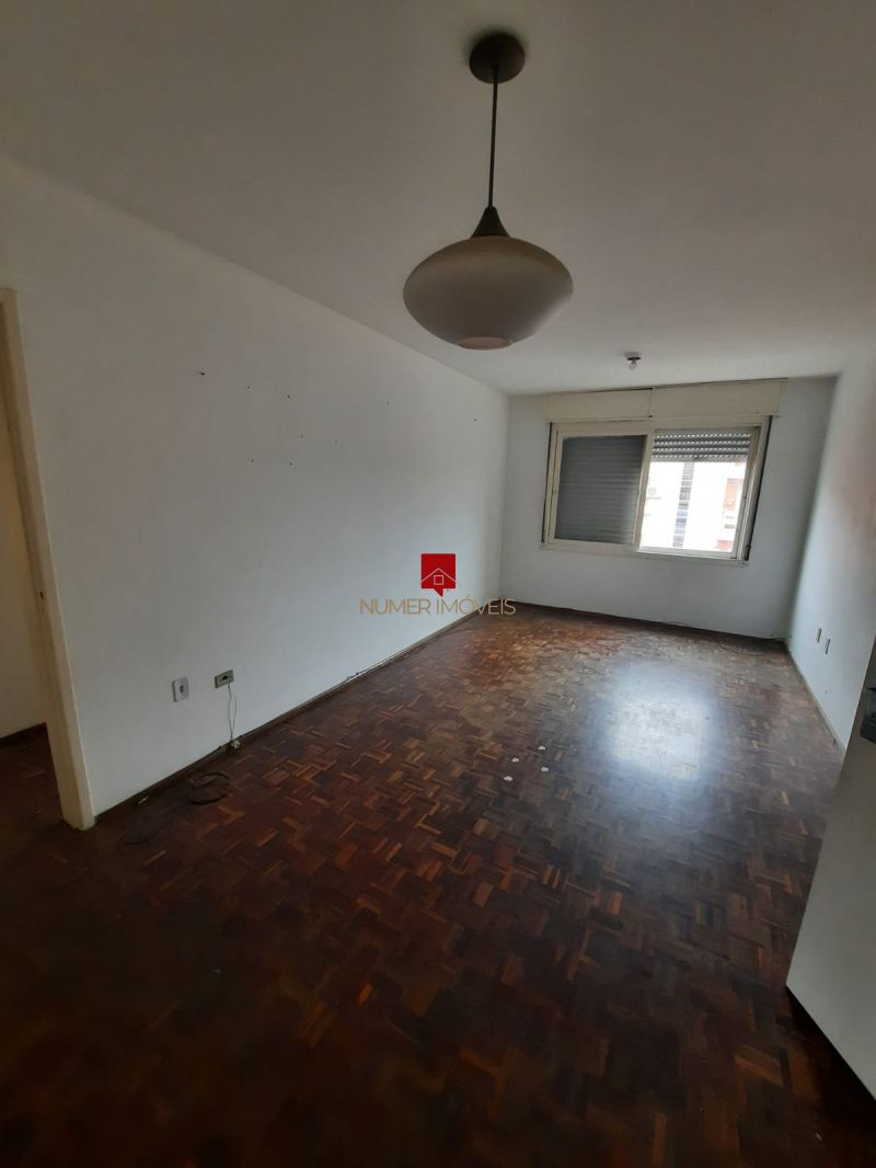 APARTAMENTO CENTRAL COM GARAGEM COBERTA