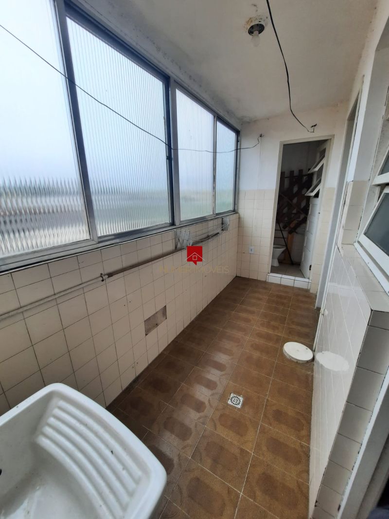 APARTAMENTO CENTRAL COM GARAGEM COBERTA