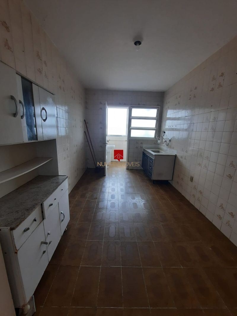 APARTAMENTO CENTRAL COM GARAGEM COBERTA