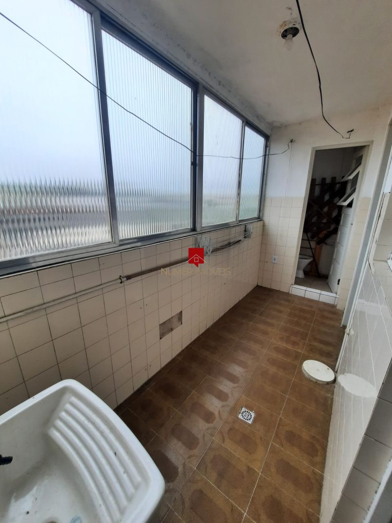 APARTAMENTO CENTRAL COM GARAGEM COBERTA