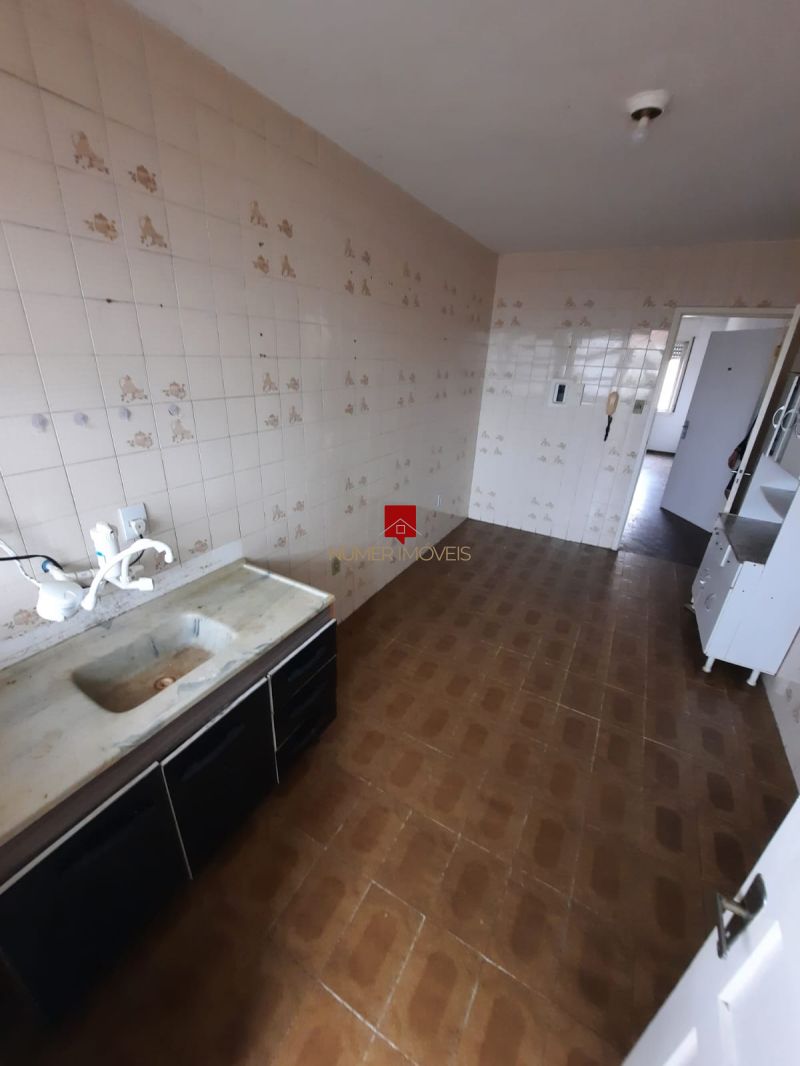 APARTAMENTO CENTRAL COM GARAGEM COBERTA