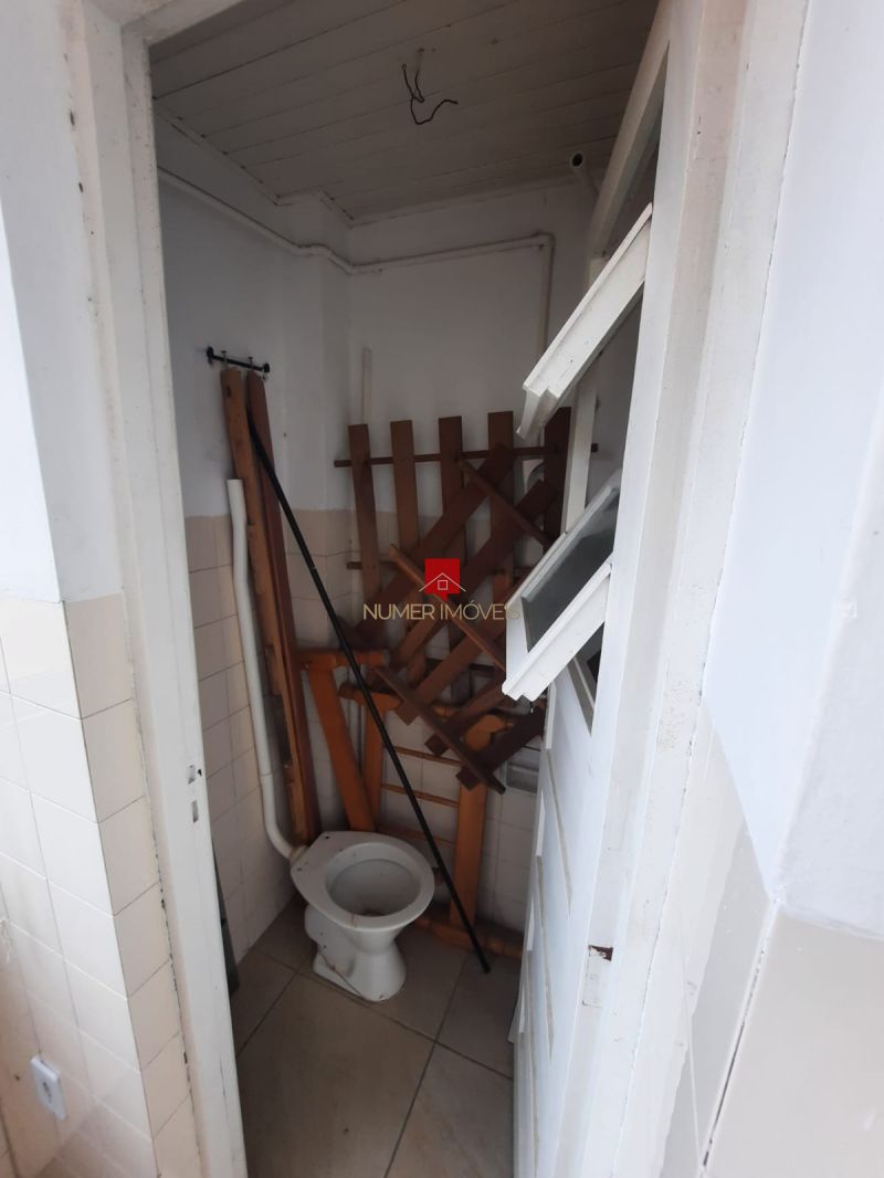 APARTAMENTO CENTRAL COM GARAGEM COBERTA