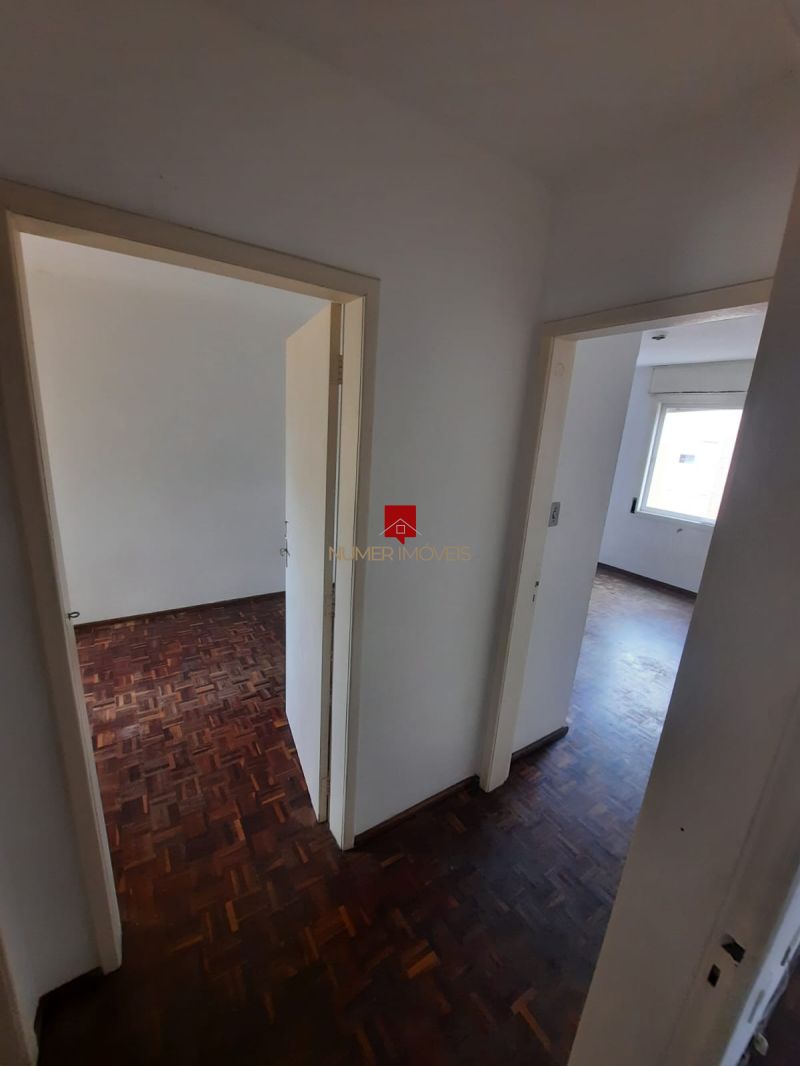 APARTAMENTO CENTRAL COM GARAGEM COBERTA