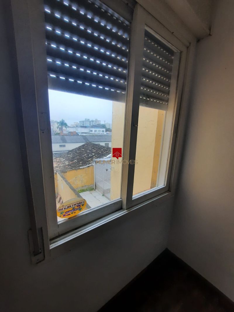 APARTAMENTO CENTRAL COM GARAGEM COBERTA