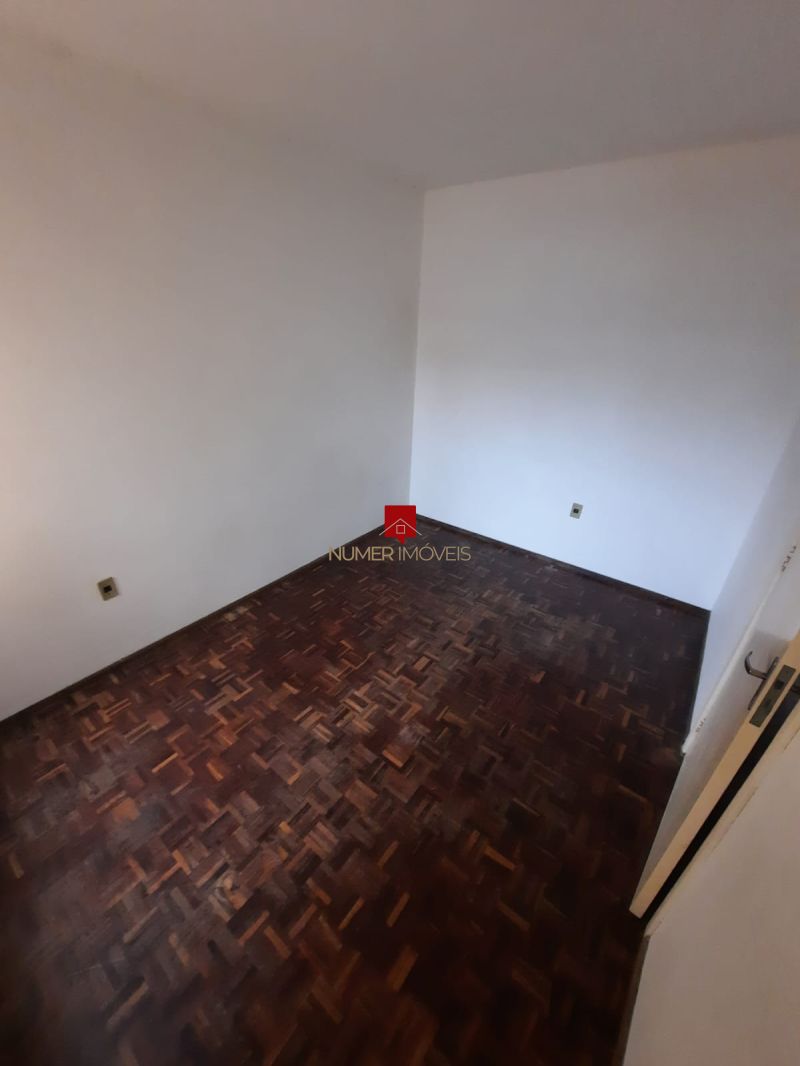 APARTAMENTO CENTRAL COM GARAGEM COBERTA